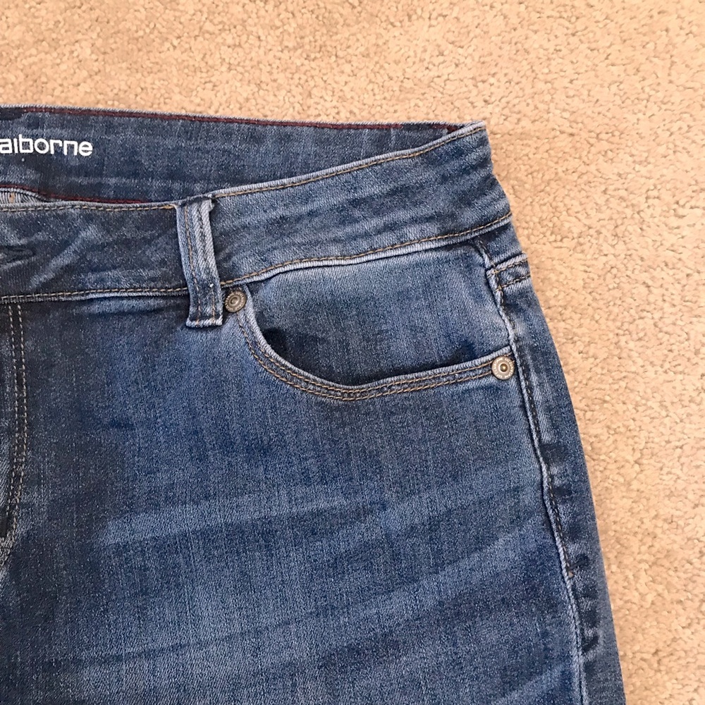 Liz Claiborne Boyfriend Skinny Blue Jeans Womens Size 8 Distressed Faded Denim - Picture 9 of 13